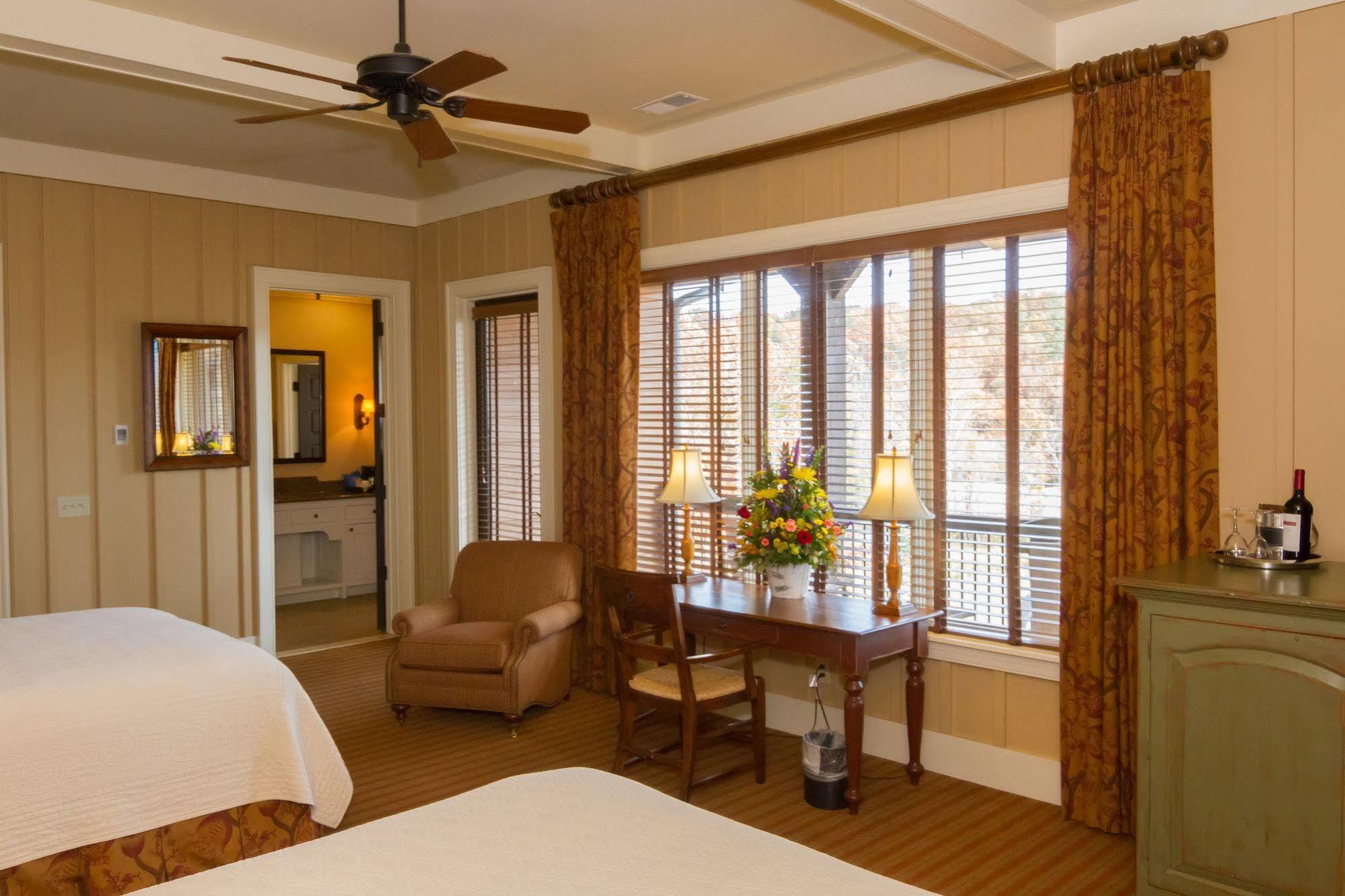 Bright'S Creek Lodge Columbus 外观 照片